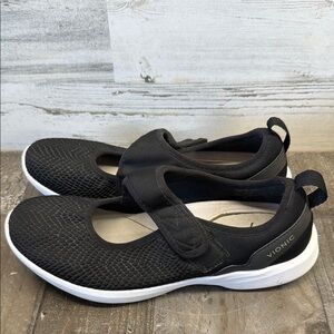 Vionic- Sonnet- Sky - Mary Jane Walking/ Sneakers -Black- Size 8.5 Womens